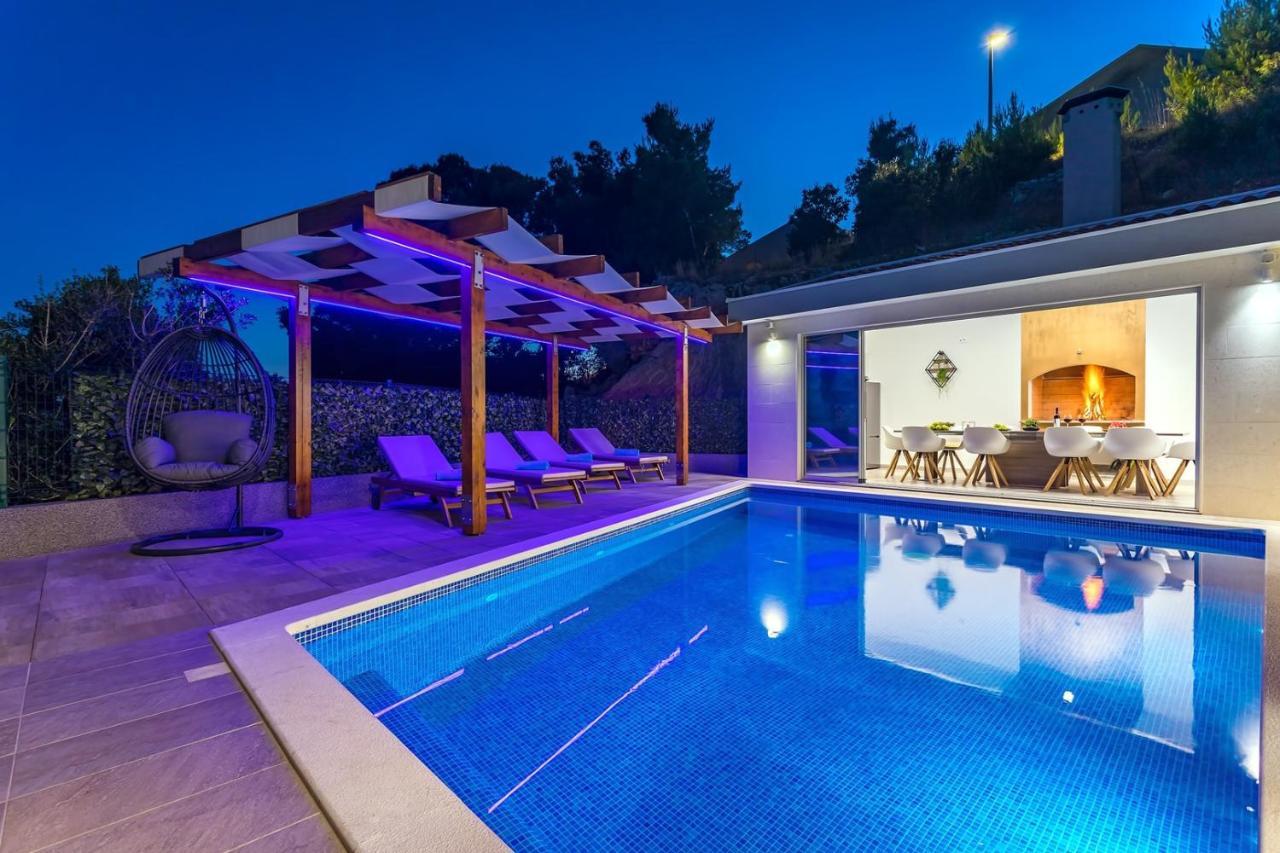 Villa Matan - Only 200M From The Sandy Beaches, Private 28M2 Pool Omiš Extérieur photo