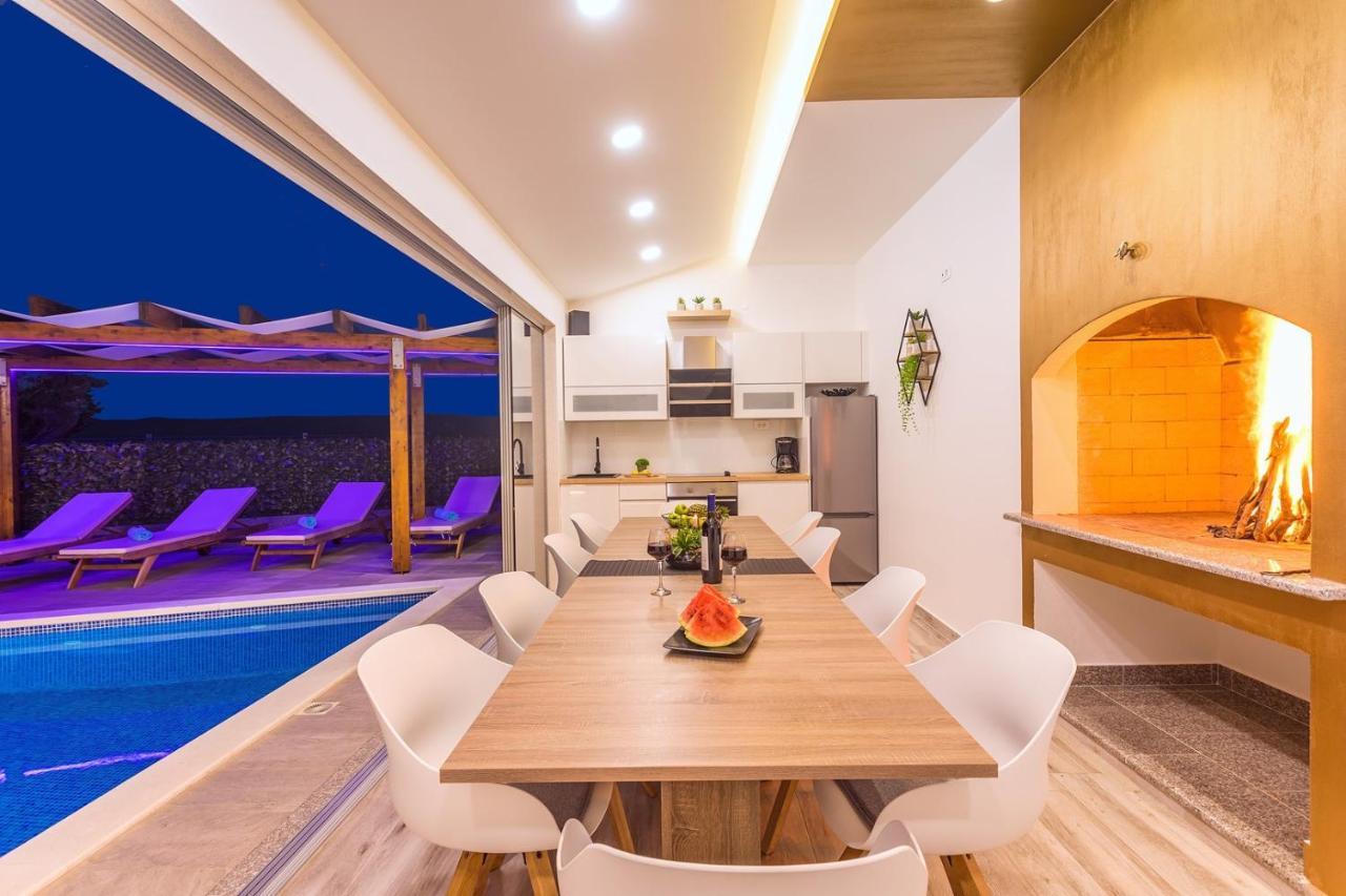 Villa Matan - Only 200M From The Sandy Beaches, Private 28M2 Pool Omiš Extérieur photo