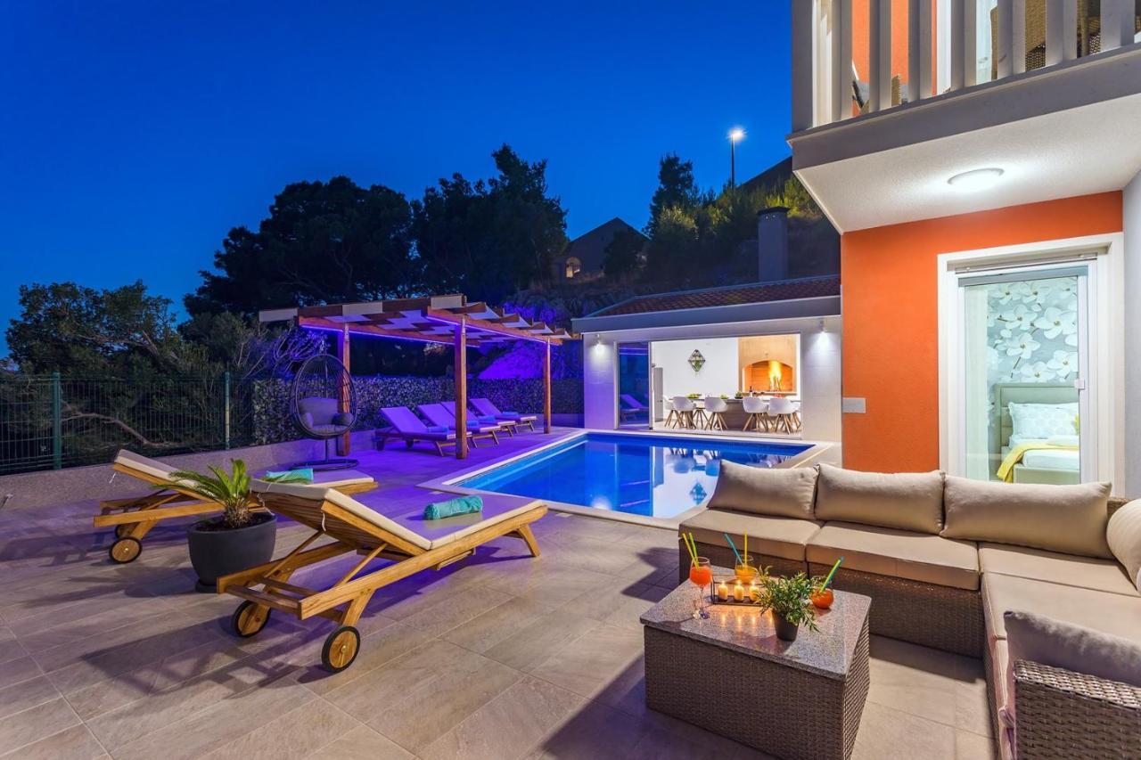 Villa Matan - Only 200M From The Sandy Beaches, Private 28M2 Pool Omiš Chambre photo