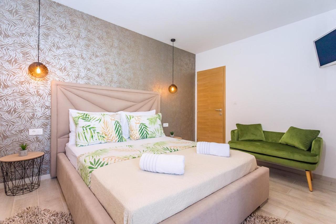 Villa Matan - Only 200M From The Sandy Beaches, Private 28M2 Pool Omiš Chambre photo