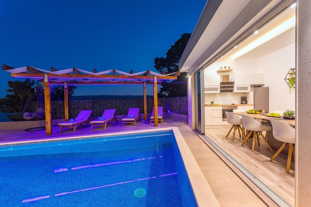 Villa Matan - Only 200M From The Sandy Beaches, Private 28M2 Pool Omiš Chambre photo