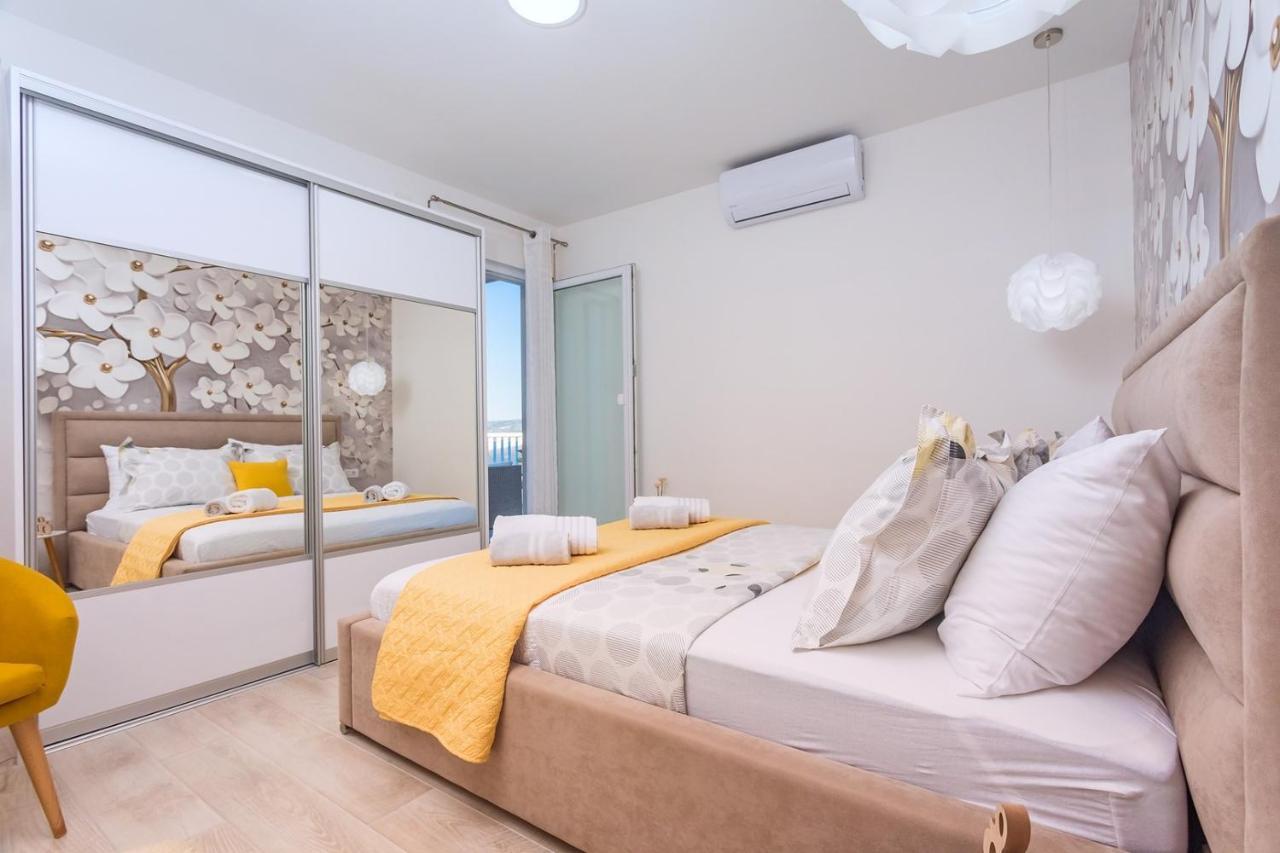 Villa Matan - Only 200M From The Sandy Beaches, Private 28M2 Pool Omiš Chambre photo